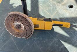 Location outil Meuleuse disqueuse 230mm Dewalt près de Marseille