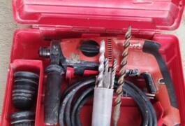 Location outil Perceuse à percussion électrique Hilti près de Saint-Étienne-d'Orthe