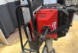 Location outil Marteau piqueur électrique Milwaukee près de Bénesse-Maremne