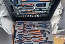 Location outil Caisse à outils  Aeg près de Montreuil