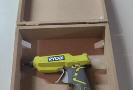 Location outil Pistolet à colle Ryobi près de Marseille