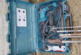 Location outil Burineur perforateur Électrique Makita près de Brevilliers