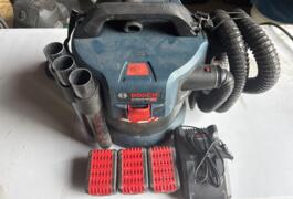 Location outil Aspirateur Électrique Bosch pro près de Cadillac-sur-Garonne