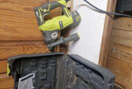 Location outil Burineur perforateur Électrique Ryobi près de Villenave-d'Ornon