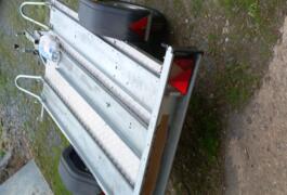 Location outil Remorque porte moto Moins de 750kg près de Goven