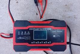Location outil Chargeur de batterie près de Ploufragan