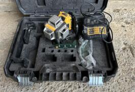 Location outil Niveau laser Dewalt près de Vacquiers