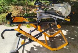 Location outil Scie à onglet radiale + chevalet transformable Fartools près de Narbonne