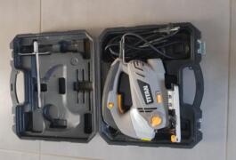 Location outil Scie sauteuse Filaire près de Oms