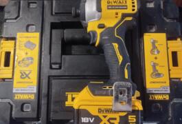 Location outil Visseuse Électrique Dewalt près de Saint-Clair-sur-Epte