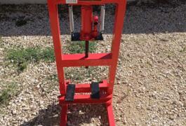 Location outil Presse atelier avec lot kit de presse près de Rochefort-du-Gard