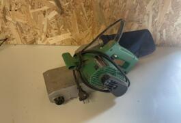 Location outil Ponceuse à bande Électrique Hitachi près de Couville