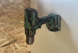 Location outil Perceuse Sans-fil Hikoki près de Couville