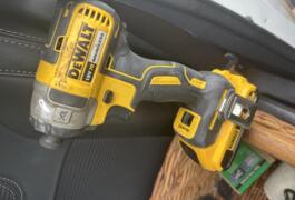 Location outil Visseuse Sans-fil Dewalt près de Pluguffan