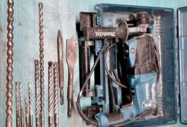 Location outil Burineur perforateur Électrique Makita près de Saint-Xandre