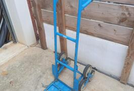 Location outil Diable escalier Pliant Mac allister près de Saint-André-de-Roquelongue