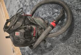 Location outil Aspirateur eau poussière Électrique Bosch près de Le Faouët