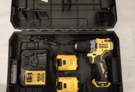 Location outil Perceuse / Visseuse à percussion DEWALT Sans fil Dewalt près de Le Mesnil-Saint-Denis