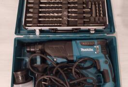 Location outil Perforateur Burineur MAKITA + Forets et Outils Burinage SDS-PLUS Makita près de Le Mesnil-Saint-Denis