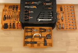 Location outil Caisse à outils Magnusson près de Gazeran