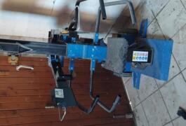 Location outil Loue fendeuse de buche verticale 7 tonne 35euro la journée près de Saint-Génis-des-Fontaines