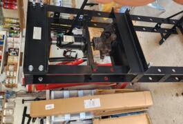 Location outil Presse hydraulique 30tonnes près de Le Hinglé