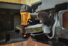 Location outil Cloueur Pneumatique Bostitch près de Saint-Avé