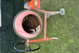 Location outil Bétonnière Thermique près de Saint-Cyr-sous-Dourdan