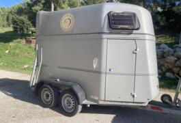 Location outil Van cheval près de Roquefort-la-Bédoule