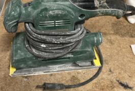 Location outil Ponceuse près de Dommary-Baroncourt