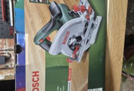 Location outil Scie circulaire Électrique Bosch près de Sermaises