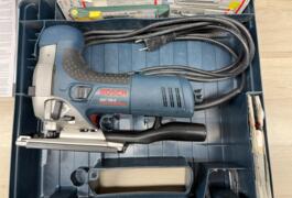 Location outil Scie sauteuse Filaire Bosch pro près de Pers-Jussy