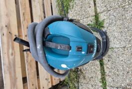 Location outil Aspirateur eau poussière Électrique Makita près de Villabé