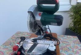 Location outil Scie à onglet Électrique Metabo près de Bouguenais