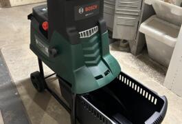 Location outil Broyeur de végetaux Électrique Bosch près de Bouchemaine
