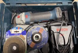 Location outil Meuleuse Sans-fil Bosch pro près de Pers-Jussy