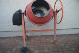 Location outil Bétonnière Électrique Aeg près de Saint-Médard-en-Jalles