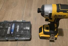 Location outil Visseuse Sans-fil Dewalt près de Claye-Souilly