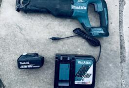 Location outil Scie sabre Électrique Makita près de Chelles