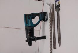 Location outil Burineur perforateur Électrique Makita près de Montigny-le-Bretonneux