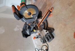 Location outil Scie à onglet Électrique près de Baye