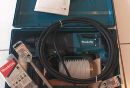 Location outil Burineur perforateur Électrique Makita près de Talence