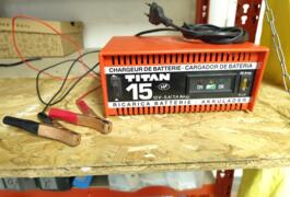 Location outil Chargeur de batterie Électrique Bostitch près de Blois