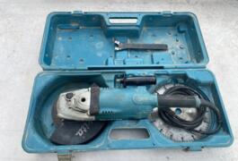 Location outil Meuleuse Électrique Makita près de Aigues-Mortes