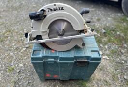Location outil Scie circulaire Électrique Makita près de Saint-Colomban