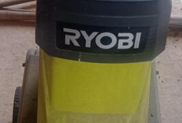 Location outil Broyeur de végetaux Électrique Ryobi près de St aquilin