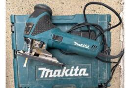 Location outil Scie sauteuse Filaire Makita près de Mallièvre