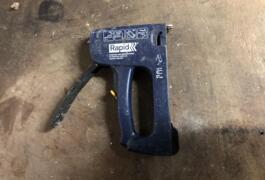 Location outil Agrafeuse Manuel près de Fontenilles