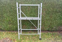 Location outil Petit échafaudage près de Châteaubourg