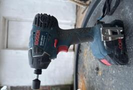 Location outil Visseuse Électrique Bosch pro près de Mesnil-Saint-Nicaise